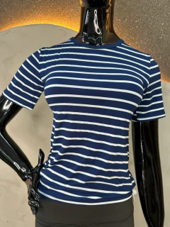 Blusa Listrada em Viscose com Elastano - Conforto e Estilo no Dia a Dia na internet