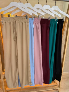Calça Pantalona Feminina em Poliéster - loja online