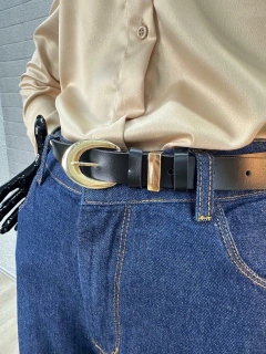 Cinto Feminino Preto com Fivela Dourada Estilo "C" - comprar online