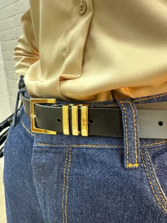 Cinto Feminino Preto com Fivela Quadrada Dourada - comprar online