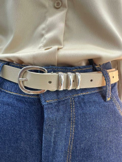 Cinto Feminino com Fivela Oval Prateada - Estilo Elegante e Versátil na internet