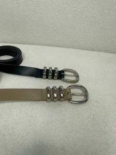 Cinto Feminino com Fivela Oval Prateada - Estilo Elegante e Versátil - comprar online