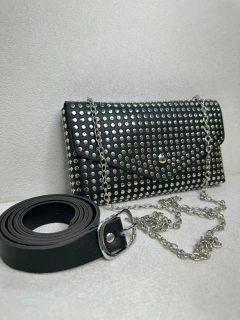 Bolsa Feminina de Ombro Preta com Corrente e Aplicações em Strass - Brilho, Estilo e Brinde Exclusivo! - loja online