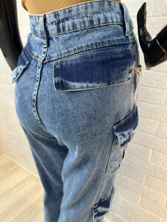 Calça Jeans Cargo Feminina - Estilo Urbano e Conforto - comprar online