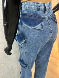 Calça Jeans Cargo Feminina - Estilo Urbano e Conforto na internet
