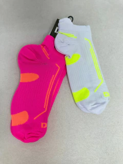 Kit 2 Meias Femininas Estilo Sapatilha com Compressão - Conforto e Suporte para o Dia a Dia e Atividades Físicas - comprar online