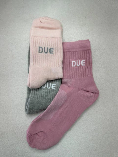 Kit 3 Meias Femininas Cano Médio Canelado - Conforto, Estilo e Versatilidade para o Dia a Dia na internet