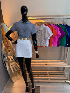 Camisa Cropped Feminina Manga Curta com Botões - Várias Cores