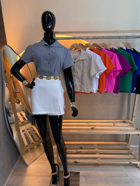 Camisa Cropped Feminina Manga Curta com Botões - Várias Cores