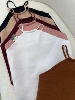 Blusa Estilo Lenço com Costas Nuas e Amarração em X na internet