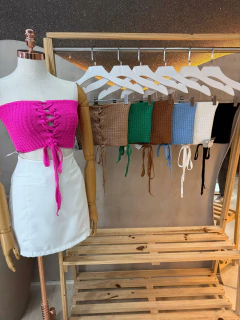 Cropped Modal Tomara que Caia Transpassado com Amarração no Pescoço na internet