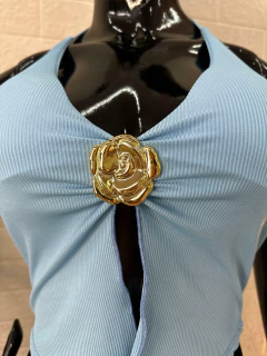 Cropped Canelado com Detalhe de Flor - comprar online