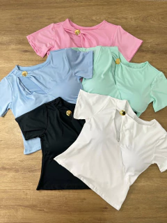 Cropped de Suplex com Recorte Vazado e Detalhe em Argola