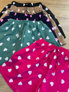 Short Feminino de Poliéster e Elastano - Estampa de Corações na internet