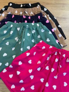 Short Feminino de Poliéster e Elastano - Estampa de Corações - loja online