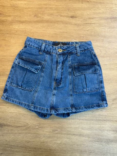 Short Saia Jeans Cargo Feminino - Bolsos Utilitários e Estilo Moderno