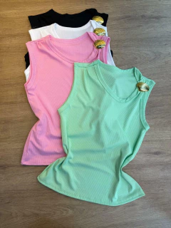 Blusa Canelada Feminina com Detalhe Dourado - Sem Manga