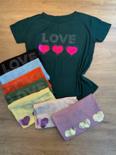 Blusa Feminina T-Shirt em Viscose com Elastano - Estampa LOVE com Corações - comprar online