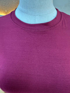 Blusa Feminina Básica em Viscose com Elastano - Manga Curta e Gola Redonda - Baratão Confecções