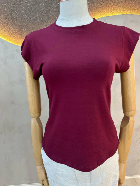Blusa Feminina Básica em Viscose com Elastano - Manga Curta e Gola Redonda - comprar online
