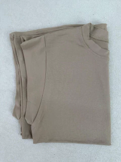 Blusa Feminina Básica em Viscose com Elastano - Manga Curta e Gola Redonda