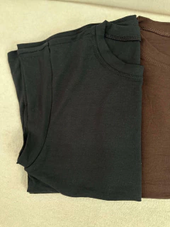 Blusa Feminina Básica em Viscose com Elastano - Manga Curta e Gola Redonda - Baratão Confecções