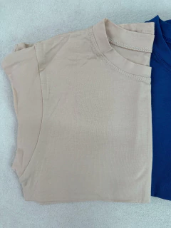 Imagem do Blusa Feminina Básica em Viscose com Elastano - Manga Curta e Gola Redonda