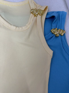 Blusa Canelada Feminina com Detalhe Dourado - Sem Manga - Baratão Confecções