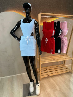 Conjunto Feminino Body Cavado e Saia Curta - Poliéster com Elastano