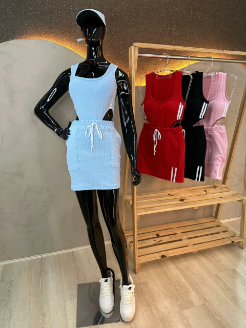 Conjunto Feminino Body Cavado e Saia Curta - Poliéster com Elastano