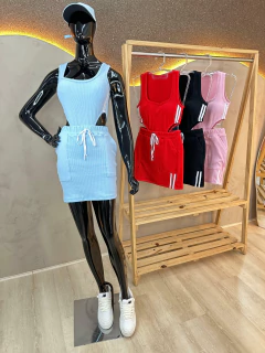 Conjunto Feminino Body Cavado e Saia Curta - Poliéster com Elastano - comprar online