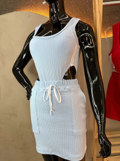 Conjunto Feminino Body Cavado e Saia Curta - Poliéster com Elastano na internet