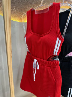 Imagem do Conjunto Feminino Body Cavado e Saia Curta - Poliéster com Elastano