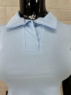 Cropped Canelado com Gola - Poliéster e Elastano - comprar online