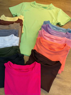 Blusa Canelada com Elastano - Conforto e Estilo em Todas as Ocasiões na internet