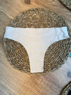 Calcinha Sem Costura em Nylon com Spandex - Modelos Fio e Tradicional na internet