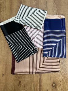 Lenço de Cetim Multiuso- Estilo e Modernidade - loja online