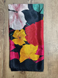 Lenço de Cetim Multiuso- Estilo e Modernidade - comprar online