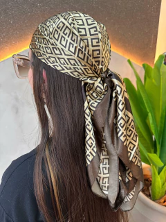 Lenço de Cetim Multiuso- Estilo e Modernidade - Baratão Confecções