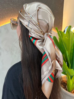 Imagem do Lenço de Cetim Multiuso- Estilo e Modernidade