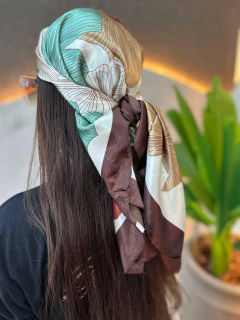 Lenço de Cetim Multiuso- Estilo e Modernidade - loja online