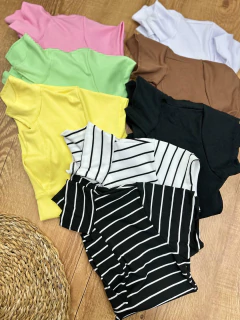 Blusa Canelada em Poliéster com Elastano-Gola estilo Polo