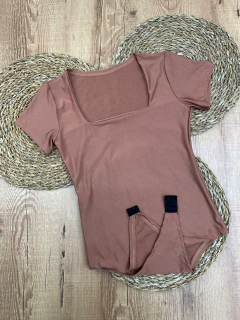 Body em Suplex com Decote Quadrado