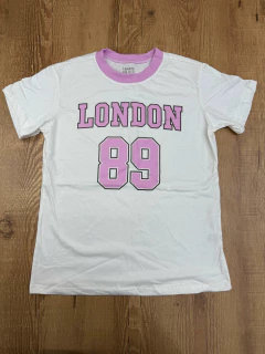 Blusa T-shirt Estampada Estilo College- Tamanho Único e Plus Size - Baratão Confecções