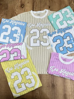 Blusa T-shirt Estampada Estilo College- Tamanho Único e Plus Size