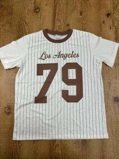 Blusa T-shirt Estampada Estilo College- Tamanho Único e Plus Size na internet