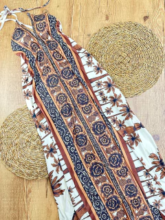 Vestido Longo em Suplex com Decote e Amarração no Pescoço - Sofisticação e Conforto em uma Só Peça - comprar online