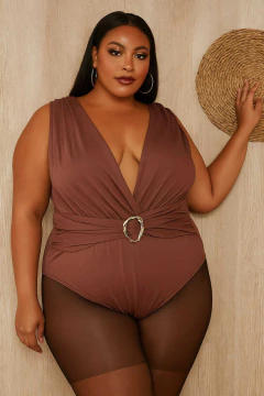 Body Suplex Plus Size com Decote Transpassado e Detalhe Dourado