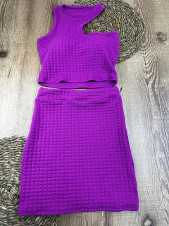 Conjunto Feminino em Poliéster com Elastano – Top Assimétrico e Saia Justa na internet