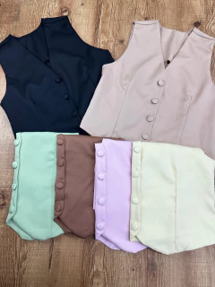 Colete Feminino de Alfaiataria com Botões Forrados - Baratão Confecções